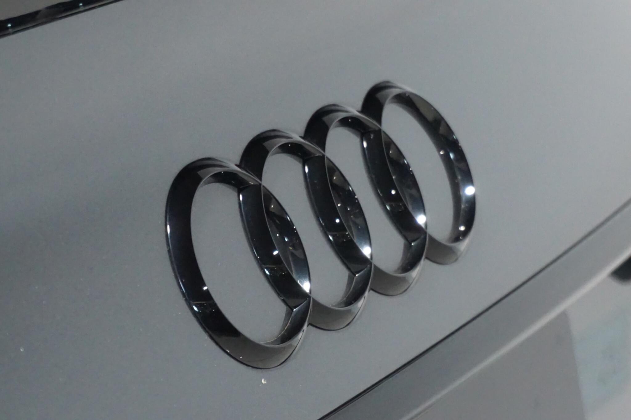 Audi A4 2.0 TDI 40 Black Edition Saloon 4dr Diesel S Tronic quattro Euro 6 (s/s) (204 ps)